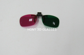 Συνδετήρας στα πλαστικά κόκκινα πράσινα τρισδιάστατα γυαλιά για εικόνα και τον κινηματογράφο βλέμματος την τρισδιάστατη